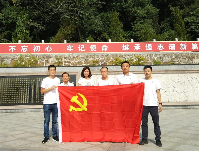 缅怀革命先烈，弘扬革命精神，继承革命传统